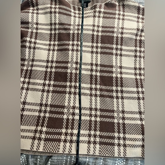 Sweater - Picture 4 of 4